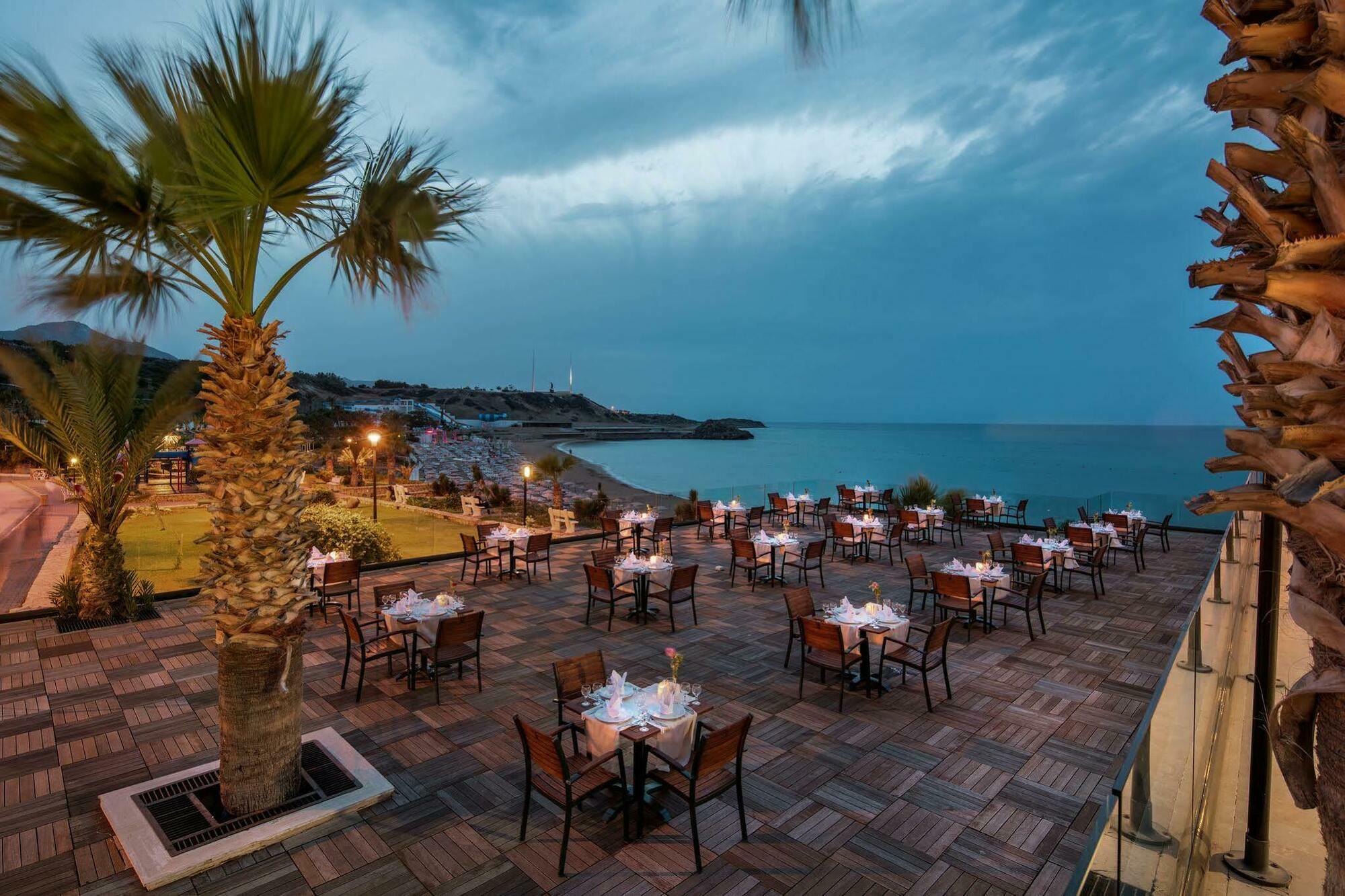 Cratos Premium Hotel, Casino, Port & Spa Kazaphani Экстерьер фото