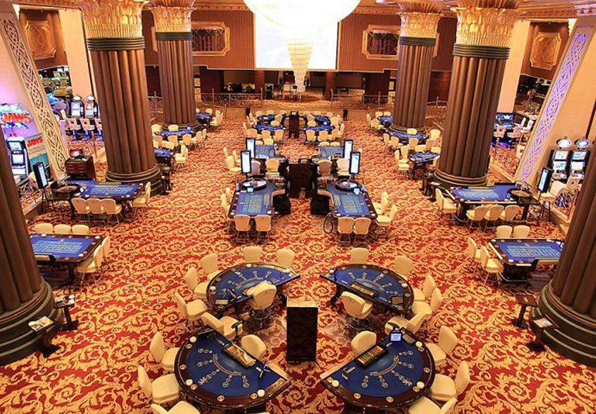 Cratos Premium Hotel, Casino, Port & Spa Kazaphani Ресторан фото